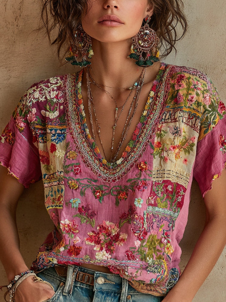 T-shirt da donna bohemien in misto lino con ricamo floreale e scollo a V
